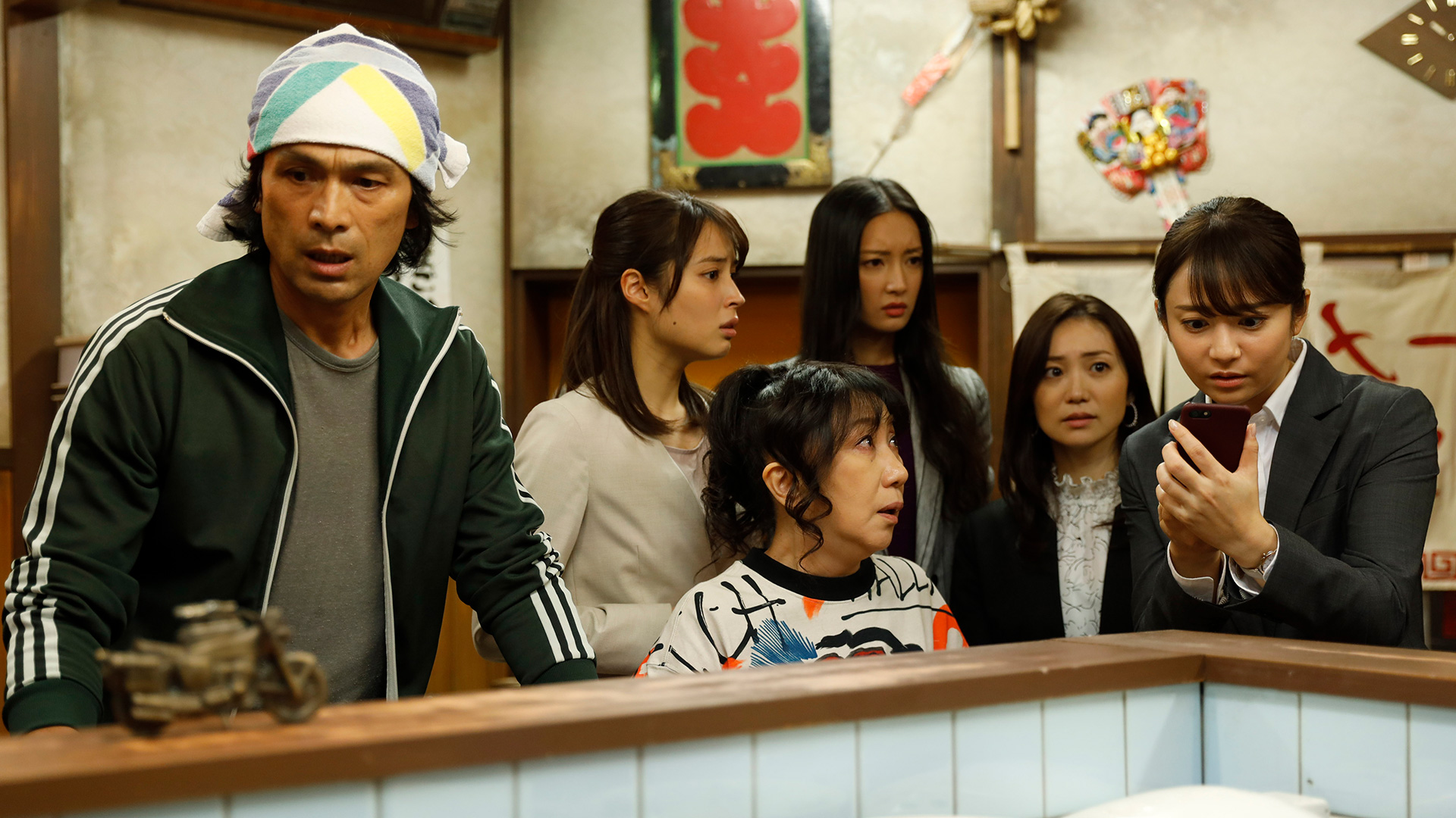 無料テレビで七人の秘書を視聴する