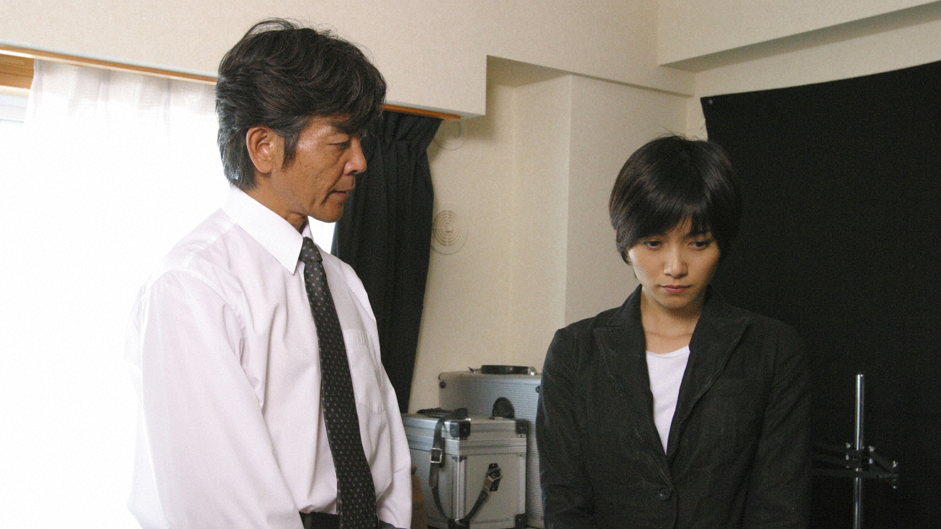 無料テレビで刑事部屋　～六本木おかしな捜査班～を視聴する