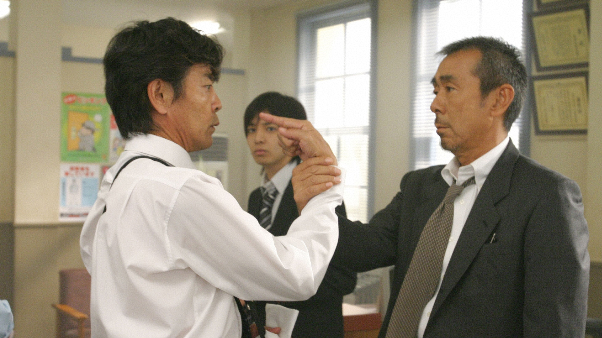 無料テレビで刑事部屋　～六本木おかしな捜査班～を視聴する