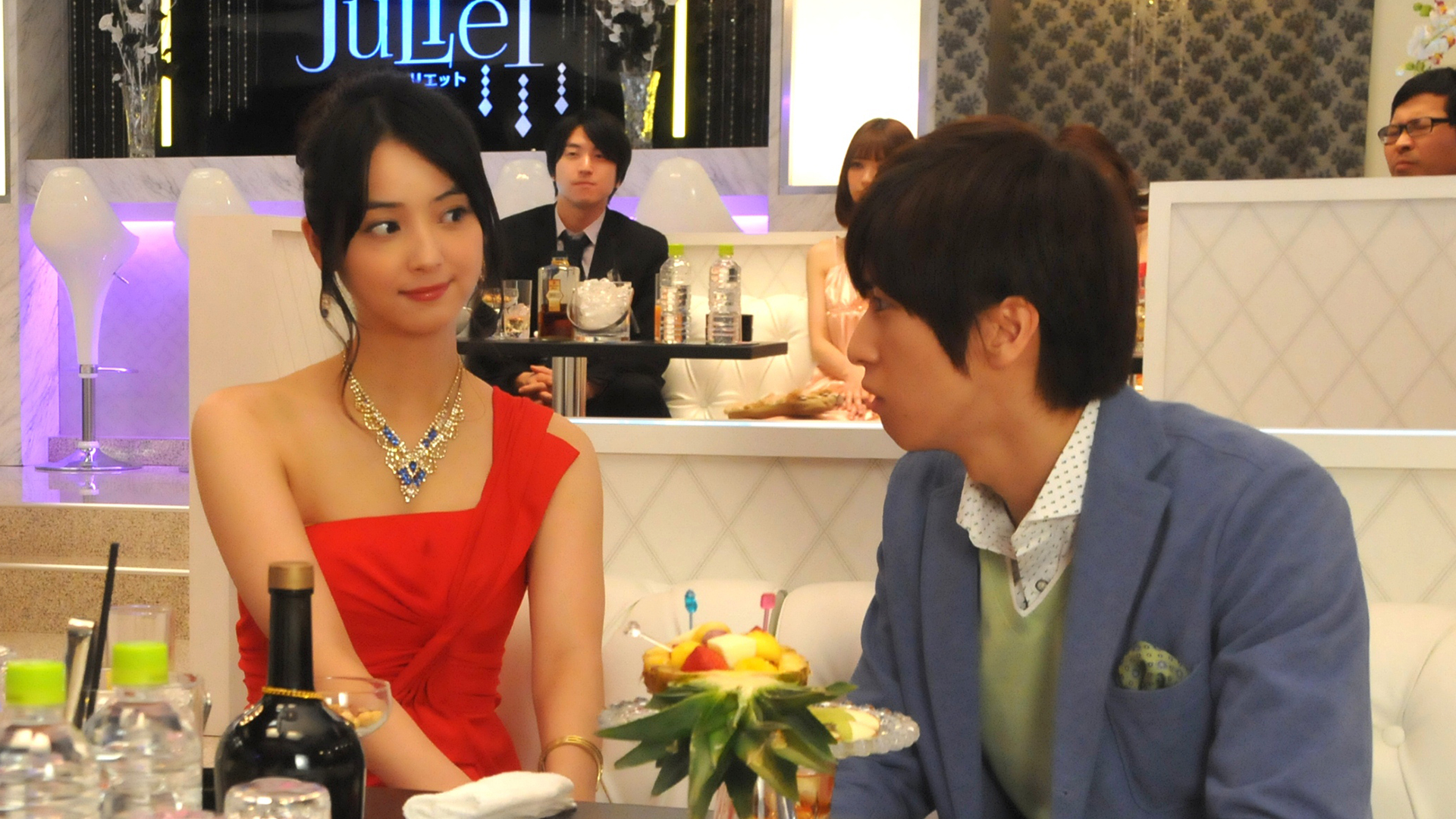 無料テレビで黒服物語を視聴する